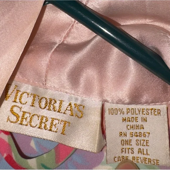 Vintage Victoria’s secret Pink Robe One Size Floral Gold Label - Picture 6 of 8